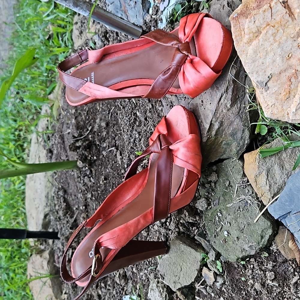 BAKERS Coral Orange & Brown Slingback Heels